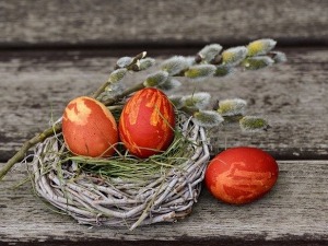 Ускршњи празници – прилика за окупљање породице, али не само око трпезе, већ у цркви око Христа
