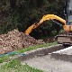 У дворишту основне школе у Лозници из земље извучен предмет сличан гранати
