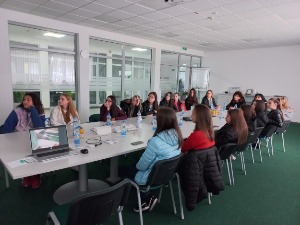 Охрабривањем девојчица да прате своје снове - до друштва једнаких шанси
