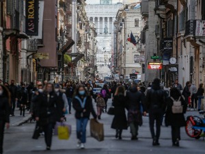 Италијани се тешко опраштају од маски, деца постала зависна