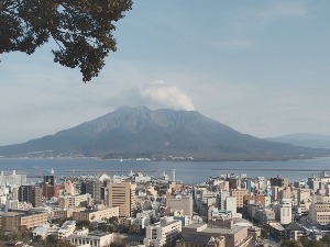 Вулкани и људи:  Живот испод пепела