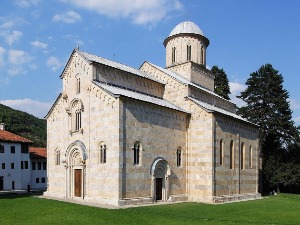 Квинта позива Приштину да без одлагања врати земљу манастиру Дечани