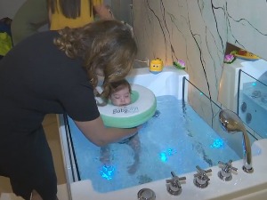 Спа-центар за бебе – можда чудно, можда непотребно, али бебама прија