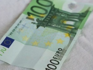 Почела исплата 100 евра младима од државе