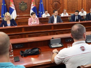 Премијерка Брнабић се састала са представницима синдиката  "Фијата", радници очекују "крупни помак"