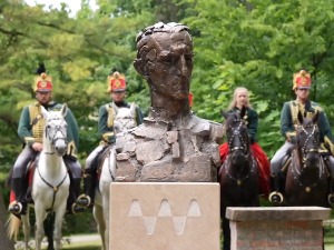 Теслина биста у Помазу