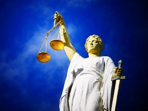 Силована пре 17 година, дете додељено оцу, а мајка мора да плаћа алиментацију