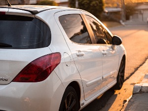 Још једно дете преминуло од врућине у колима – шта да радите ако посумњате на топлотни удар