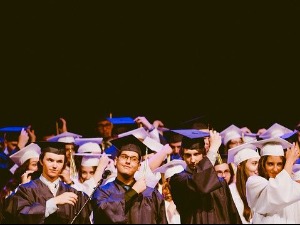 Преко тридесет младих из Србије добило подршку француске владe за студирање у Француској 