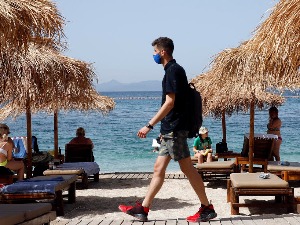 Пажљиво бирајте своје место под сунцем – расте број заражених на туристичким дестинацијама