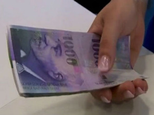 Швајцарски франак опет расте, исплатили се сада штедети у тој валути?