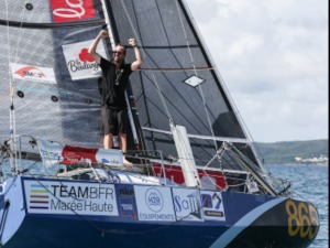 Француз обишао свет једрилицом од четири метра