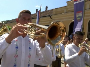 Гуча, дан први –  звук уштимане, угланцане трубе на сваком кораку