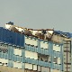 Јак ветар носио кровове и обарао дрвеће у Словенији, више особа повређено