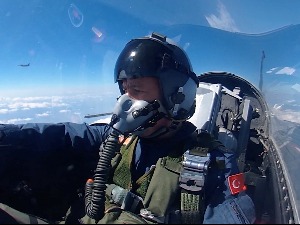 Лет изнад Егејског мора, звецкање оружјем и рат речима