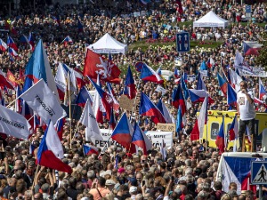 Око 70.000 људи на улицама Прага против политике Владе