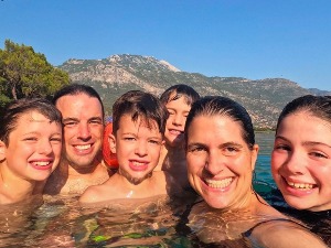 Показују својој деци све лепоте планете пре него што ослепе