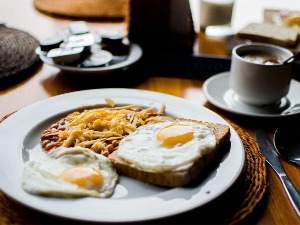 Ако се добро наједете за доручак, да ли ћете лакше изгубити килограме