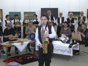 Нови живот златовеза, ткања и плетења даје будућност традицији