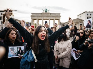 Зашто жене широм света на протестима секу косу