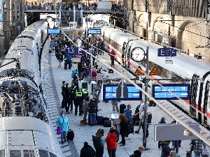 Трочасовни саобраћајни колапс у Немачкој – железница тврди да је реч о саботажи