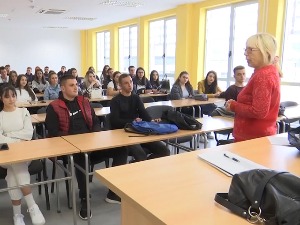 Настава на мултиетничком факултету у Бујановцу