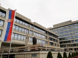 Наложена обдукција девојчице која је преминула испред школе у Миријеву