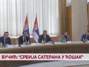 Вучић: "Србија сатерана у ћошак"