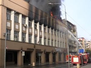 Велики пожар у робној кући у центру Крушевца, евакуисани и станари стамбене зграде