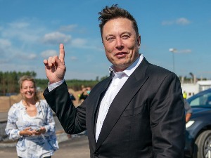 Маск размишља да наплаћује 20 долара месечно за верификацију налога на Твитеру