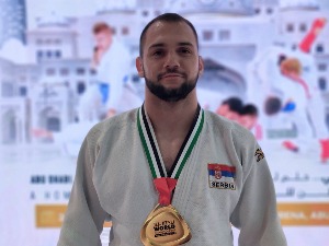 Светски првак у џиу џици Никола Трајковић објединио титуле и додао диплому Електронског факултета