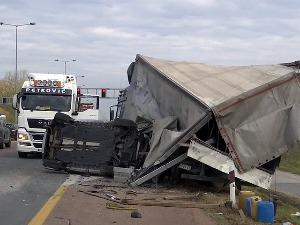 Удес на Панчевачком мосту – једна особа повређена