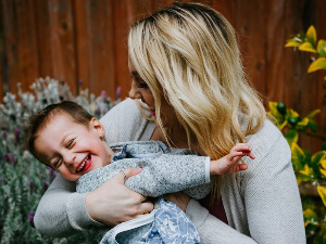 Зашто не можемо сами себе да голицамо, неуролози покушавају да докуче