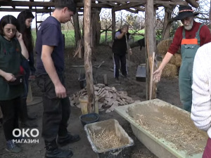 Кућа од блата из ината