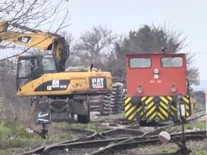 Нови Сад, настрадао возач камиона од струјног удара из контактне мреже пруге