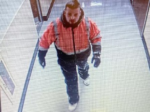 Једва извукао живу главу из олује, а онда се у њу вратио да спасе друге