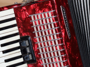 Свирај свирче - клавирна хармоника 