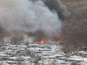 Јужна Кореја - пожар у картонском насељу у Сеулу, 500 људи евакуисано