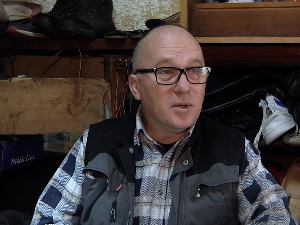 Поправља ципеле у девет квадрата - обућарска инспирација за писање и сликање