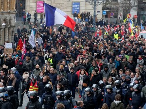 Демонстрације широм Француске, већина грађана не жели у пензију са 64 године