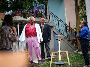 Пси лају ветар носи, 4-11 прва сезона