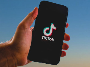 Европска комисија забранила запосленима Тик-ток на службеним телефонима